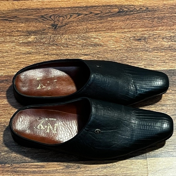 Vero Cuoio Black Loafers Slip-Ons with Italian Leather Exterior and Pointed Toe - Picture 4 of 6